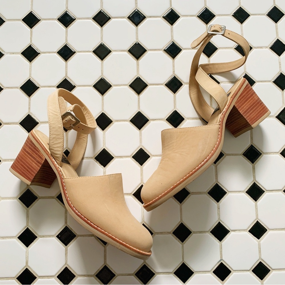 GAP Vintage Elegant Tan Women's Heeled Sandals 6.5